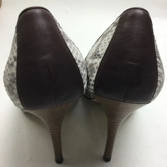B Makowsky Neve Python Snake Print Leather Round Toe Pumps Size 7.5 - Picture 4 of 12